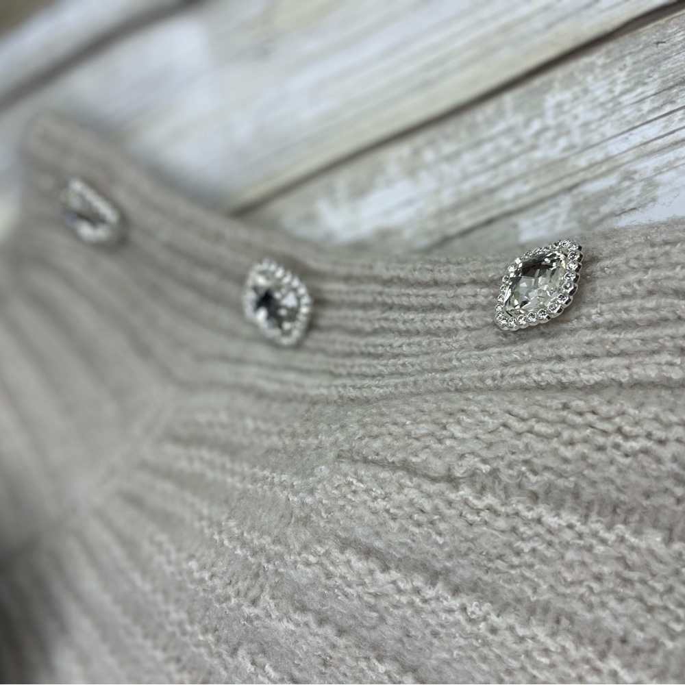 𝅺marc New York Andrew Marc fit is loose with a dolman sleeve and rhinestones - Picture 5 of 15